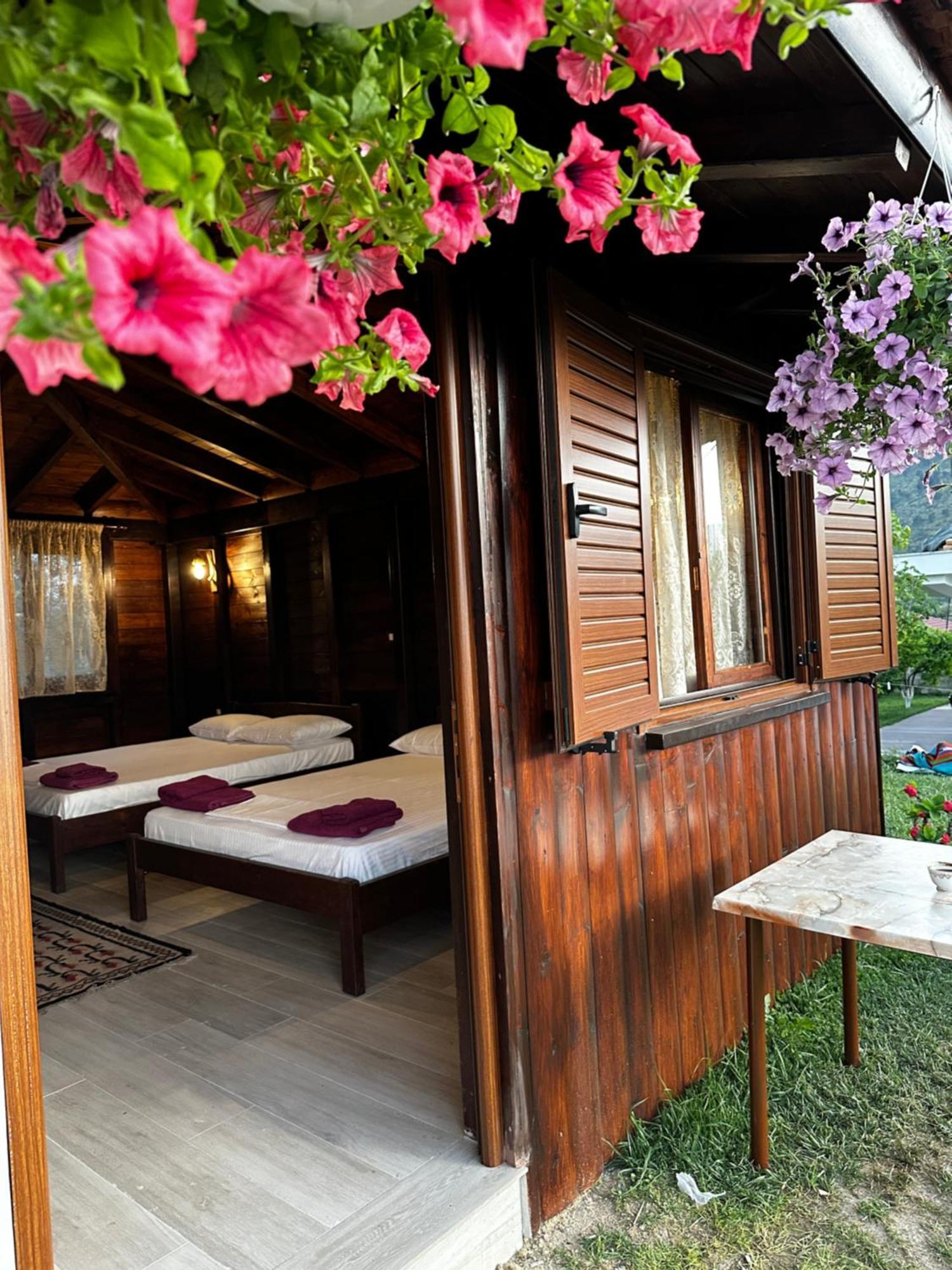 Guest House Gorani Берат Екстериор снимка